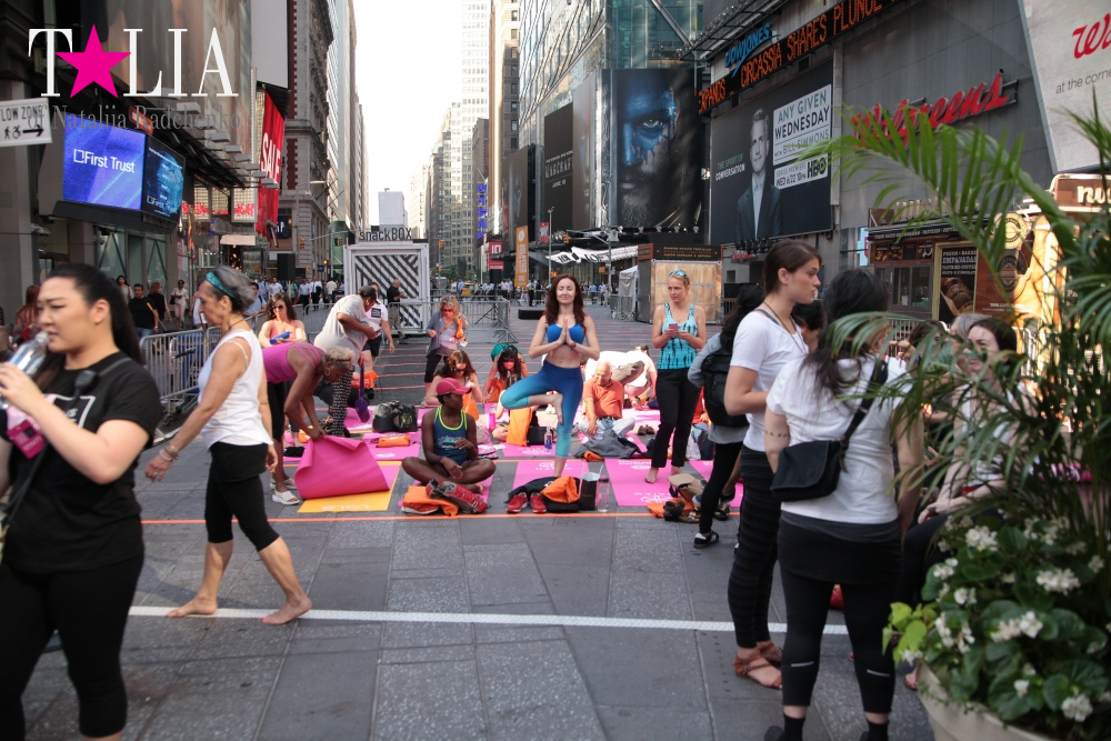 Моя йога на Таймс Сквер на фестивале йоги SolsticeTSq 2016